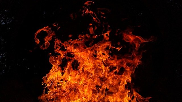 Pożar na jednym z białostockich osiedli – nie żyje mężczyzna
