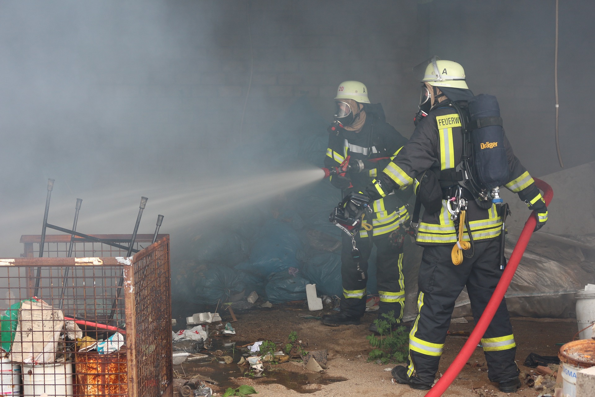 Pożar i ewakuacja mieszkańców z bloku przy ulicy Klepackiej 6