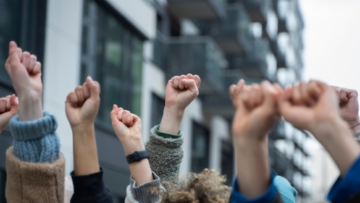 Aktywiści protestują przeciwko nielegalnym składowiskom śmieci