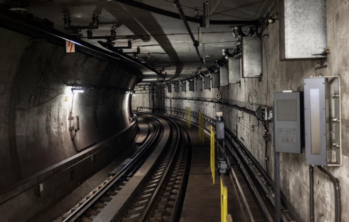 Nowy tunel kolejowy w Niewodnicy Kościelnej zwiększa bezpieczeństwo i wygodę podróżowania