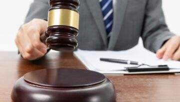 Prokurator żąda kary więzienia oraz grzywny 10 tys. zł dla dowódcy akcji gaszenia pożaru w Białymstoku, podczas którego zginęło dwóch strażaków