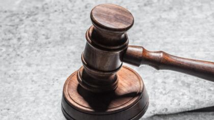 Brutalne morderstwo sprzed 25 lat – krewny mężczyzny skazany na 25 lat pozbawienia wolności przez Sąd Okręgowy w Białymstoku