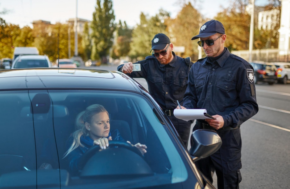 Naruszenie przepisów drogowych przez 38-letniego kierowcę z Białegostoku