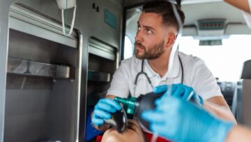 Tragiczny wypadek w Białymstoku: drzwi autobusu miejskiego przytrzasnęły pasażerowi nogę