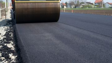Realizacja budowy północno-zachodniej obwodnicy Białegostoku nabiera tempa: widoczne podpory pierwszego wiaduktu