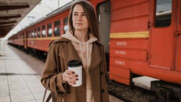 Odrodzenie kolejowej trasy Ostrołęka-Białystok: sukces przywróconego połączenia