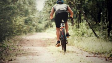 Nowe udogodnienie dla cyklistów w Białymstoku: zmodernizowany podjazd na Wiadukt Dąbrowskiego