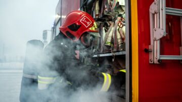 Gigantyczny pożar w Budach: przyczyną iskra z zerwanego przewodu elektrycznego