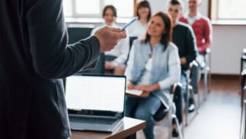 Reaktywacja szkolnych wykładów i warsztatów przez Uniwersytet w Białymstoku