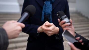 Debata na temat powodów, dla których młodzi ludzie z Białegostoku wybierają studia poza swoim miastem