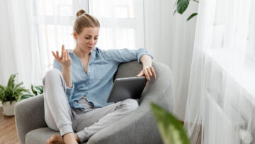 Pierwsza wizyta u psychoterapeuty online – czego się spodziewać i jak zadbać o swój komfort?