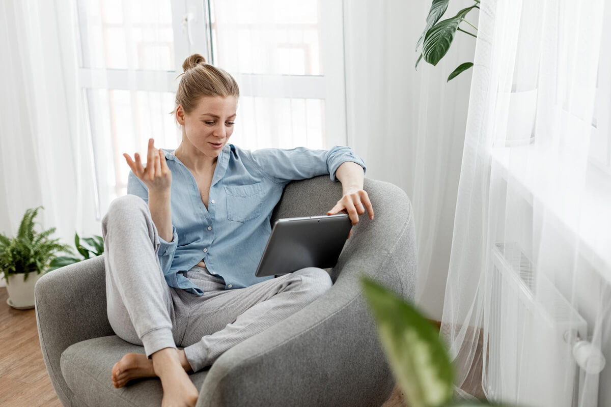 Pierwsza wizyta u psychoterapeuty online – czego się spodziewać i jak zadbać o swój komfort?