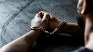 54-letni mężczyzna skazany za zastrzelenie sąsiedzkiego kota i nielegalne posiadanie broni