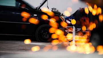 Wypadek w Korycinie: Motocykl zderzył się z osobówką, DK8 zablokowana!