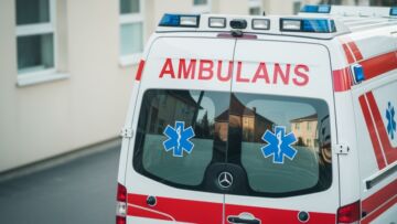 Senior w tarapatach na białostockim peronie – szybka akcja ratunkowa!