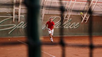Czym jest padel? Poznaj dyscyplinę, która ciągle rośnie na popularności