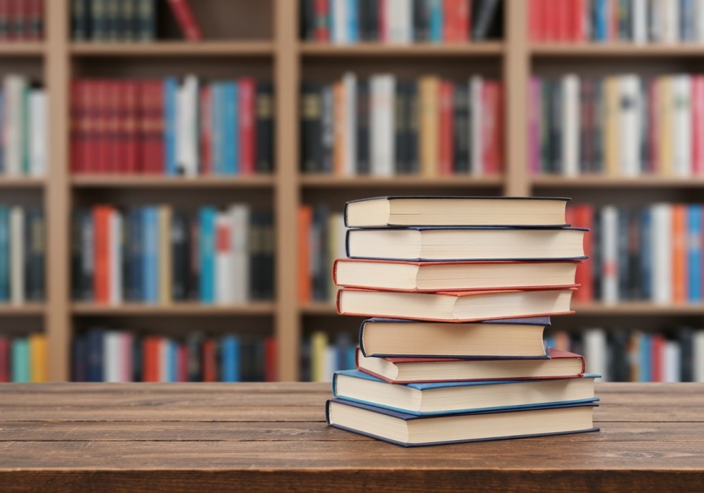 Grażyna Bąkiewicz odwiedza biblioteki Powiatu Białostockiego: Czas na spotkania z młodymi czytelnikami!