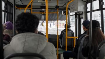 Białystok w świątecznym klimacie: Autobusy z magicznymi dekoracjami na ulicach!
