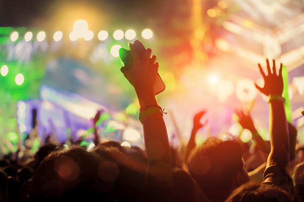 Świąteczne dźwięki w Tykocinie: Ogród Pamięci w Wielkiej Synagodze