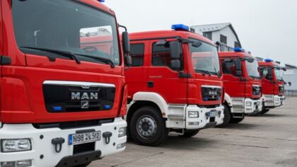 Ewakuacja mieszkańców bloku w Łomży po pożarze dymowym