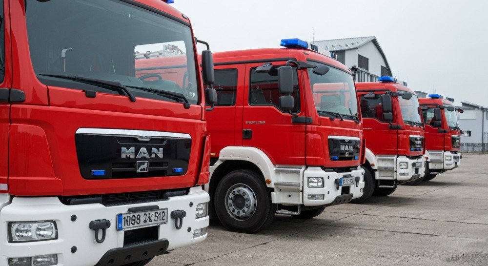 Ewakuacja mieszkańców bloku w Łomży po pożarze dymowym