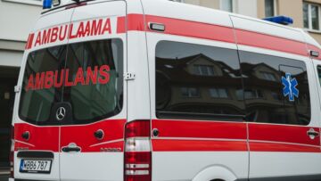 Wasilków: Strażacy i żołnierze doskonalą ratownictwo wodne w zimowych warunkach