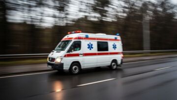 Policjanci ratują mężczyznę z zimnej szopy w Zaścianku