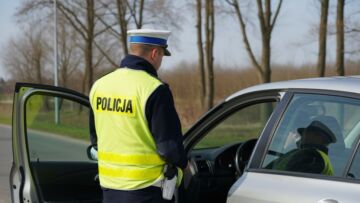 Piracki pościg: 25-latek bez prawa jazdy w rękach policji