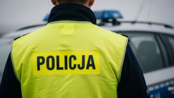Kierowca Seata bez tablicy z zakazem prowadzenia trafi przed sąd