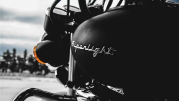 Gdzie kupić sprzęt motocyklowy w Białymstoku? Sprawdzamy ofertę dla motocyklistów