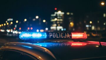 Pasażer w rękach policji z narkotykami