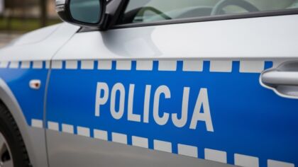 Pracownica restauracji odnajduje 20 tysięcy złotych i pomaga seniorowi w odzyskaniu zguby