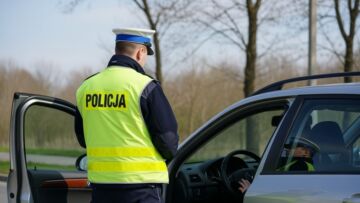 Kierowca ciężarówki bez prawa jazdy zatrzymany przez łomżyńskich policjantów