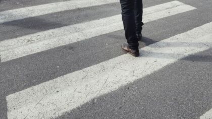 Inteligentne przejścia dla pieszych w Stanisławowie – nowa era bezpieczeństwa na drogach!